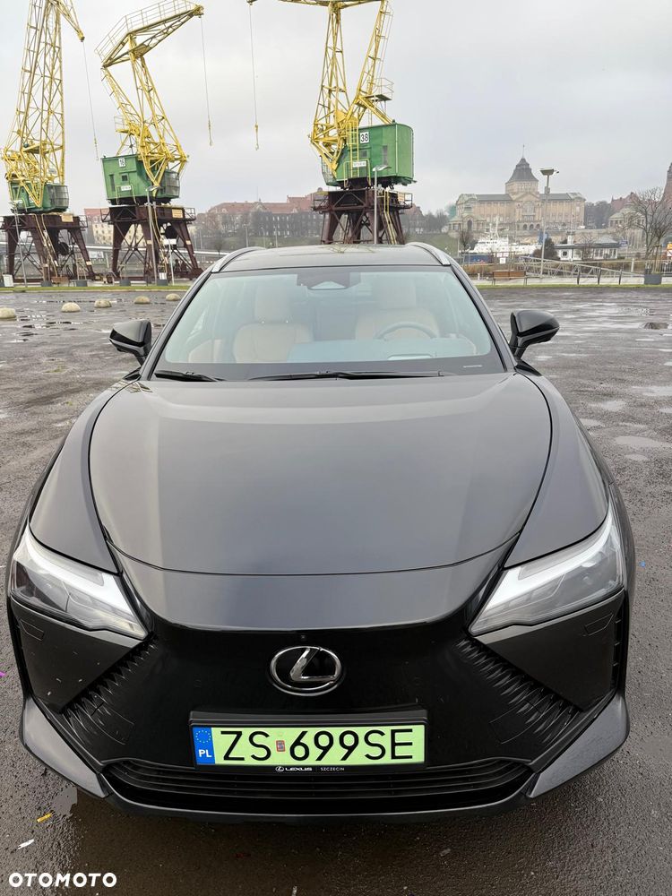Lexus RZ - 38