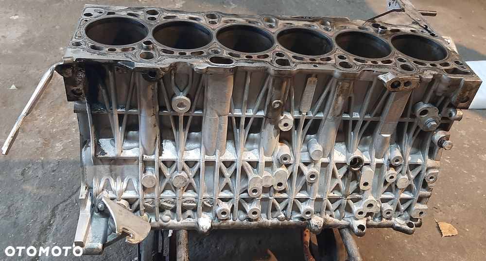 Blok silnika BMW E60 E61 E65 E90 E91 E92 X5 E70 3l.d - 1
