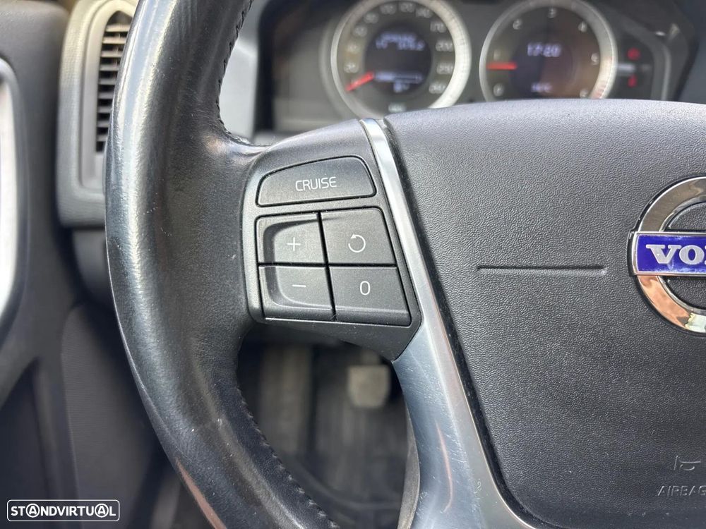 Volvo XC 60 2.4 D Drive Momentum - 9