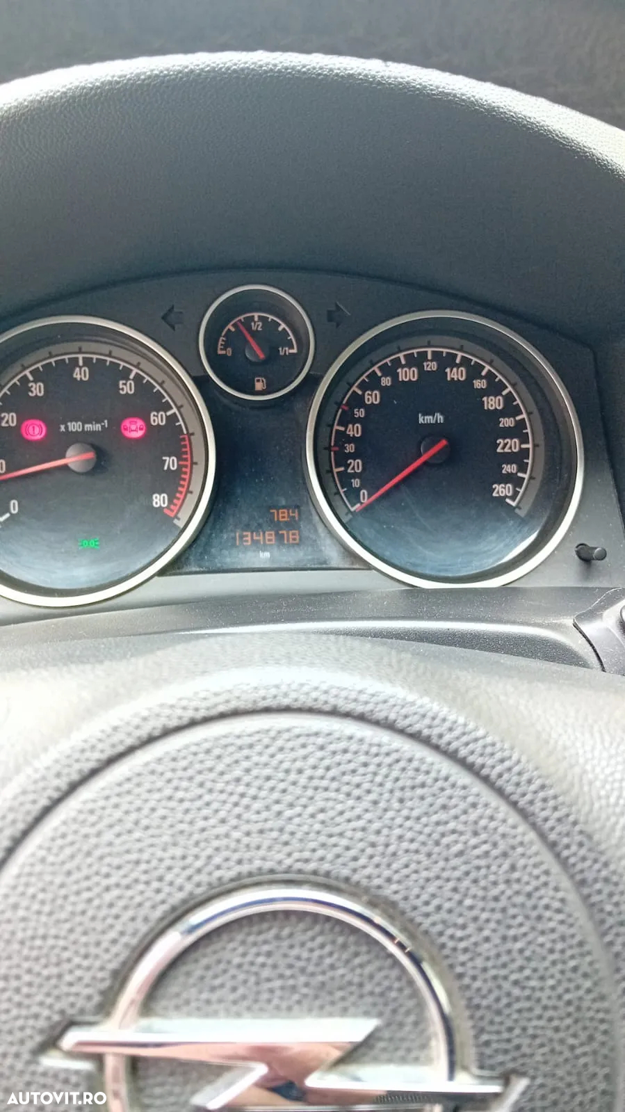 Opel Astra GTC 1.4i Cosmo - 4