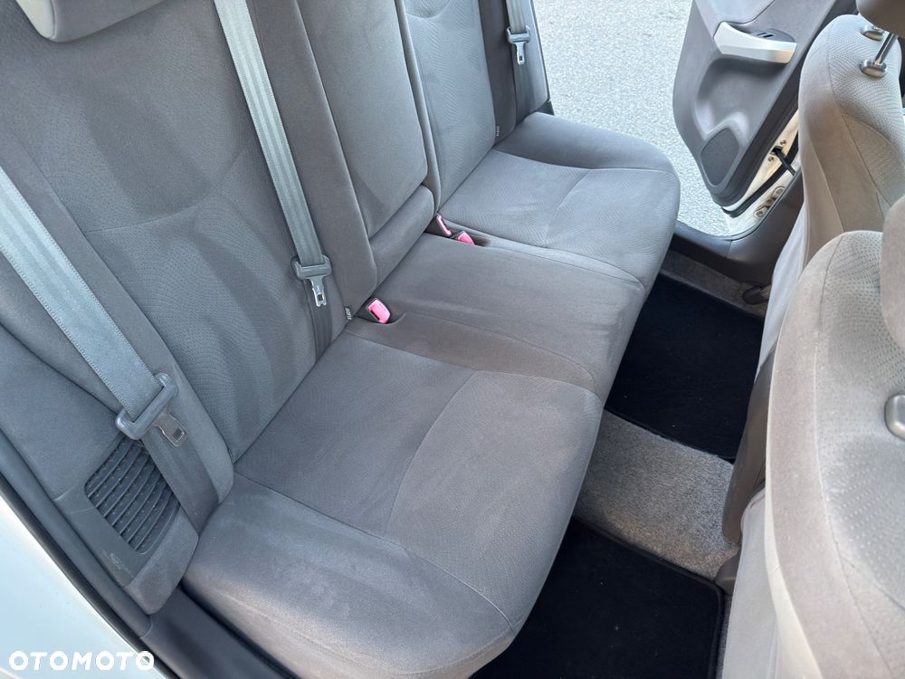 Toyota Prius (Hybrid) Executive - 14