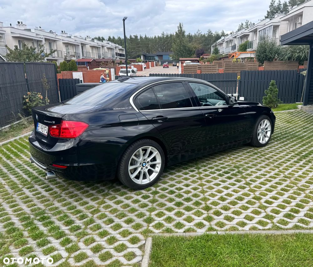 BMW Seria 3 335i Sport Line - 3
