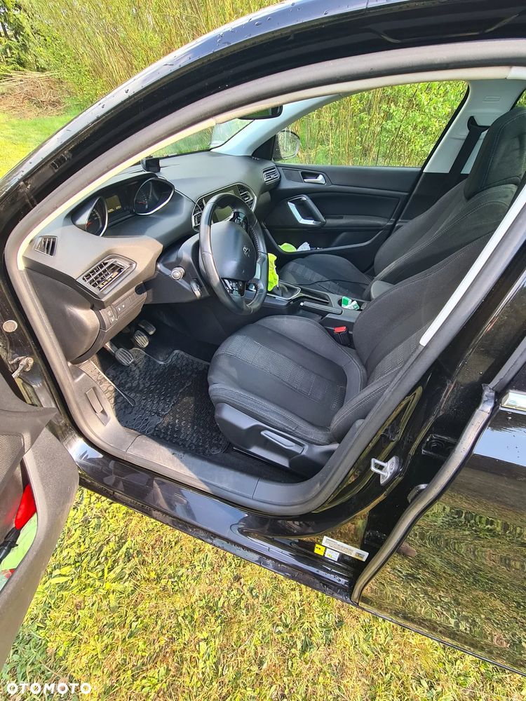 Peugeot 308 1.6 BlueHDi Allure S&S - 16
