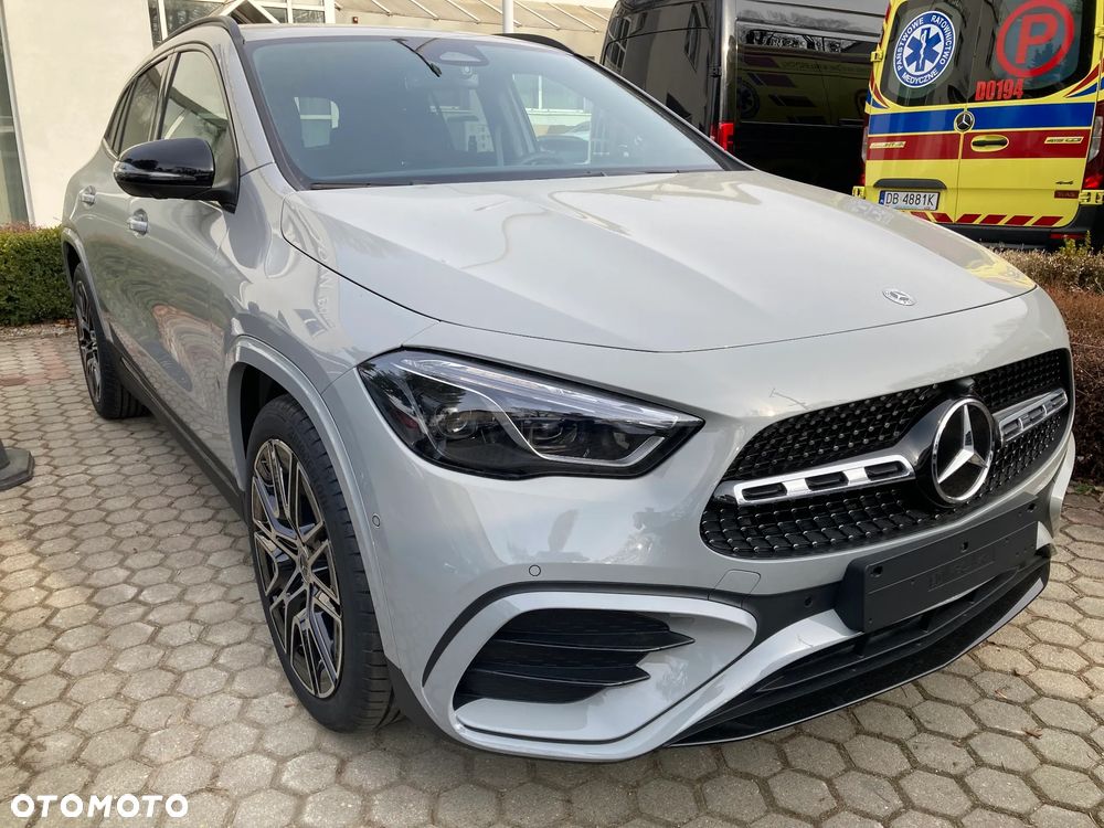 Mercedes-Benz GLA - 2