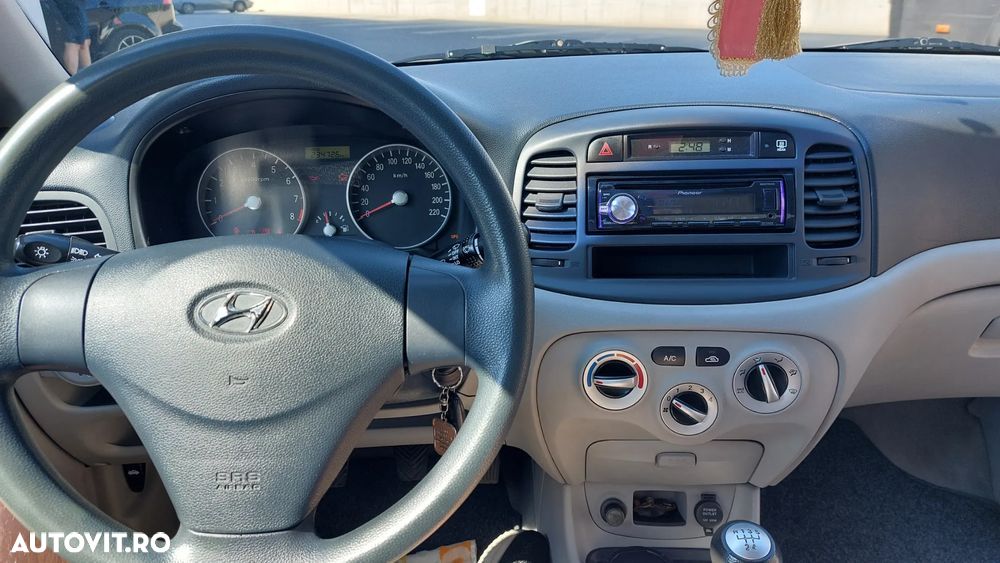Hyundai Accent 1.4 GL - 20