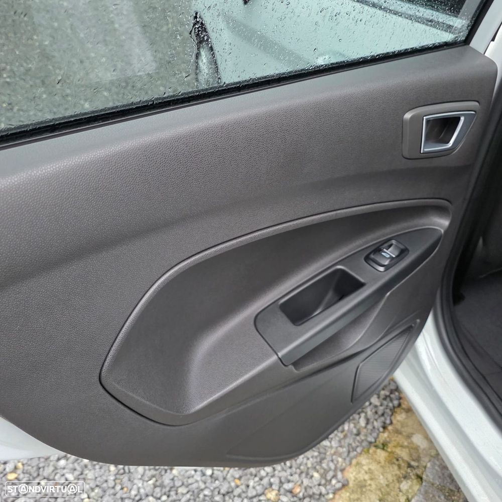 Ford Fiesta 1.0 Ti-VCT Titanium - 28