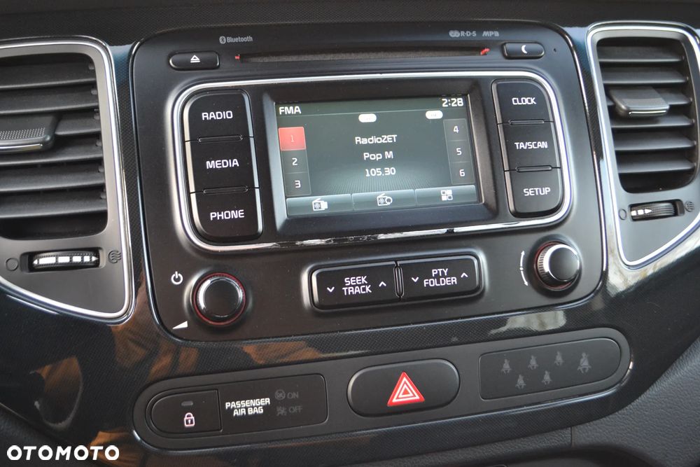 Kia Carens - 32