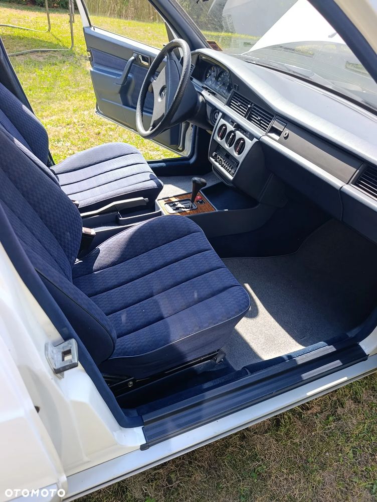 Mercedes-Benz W201 (190) - 21