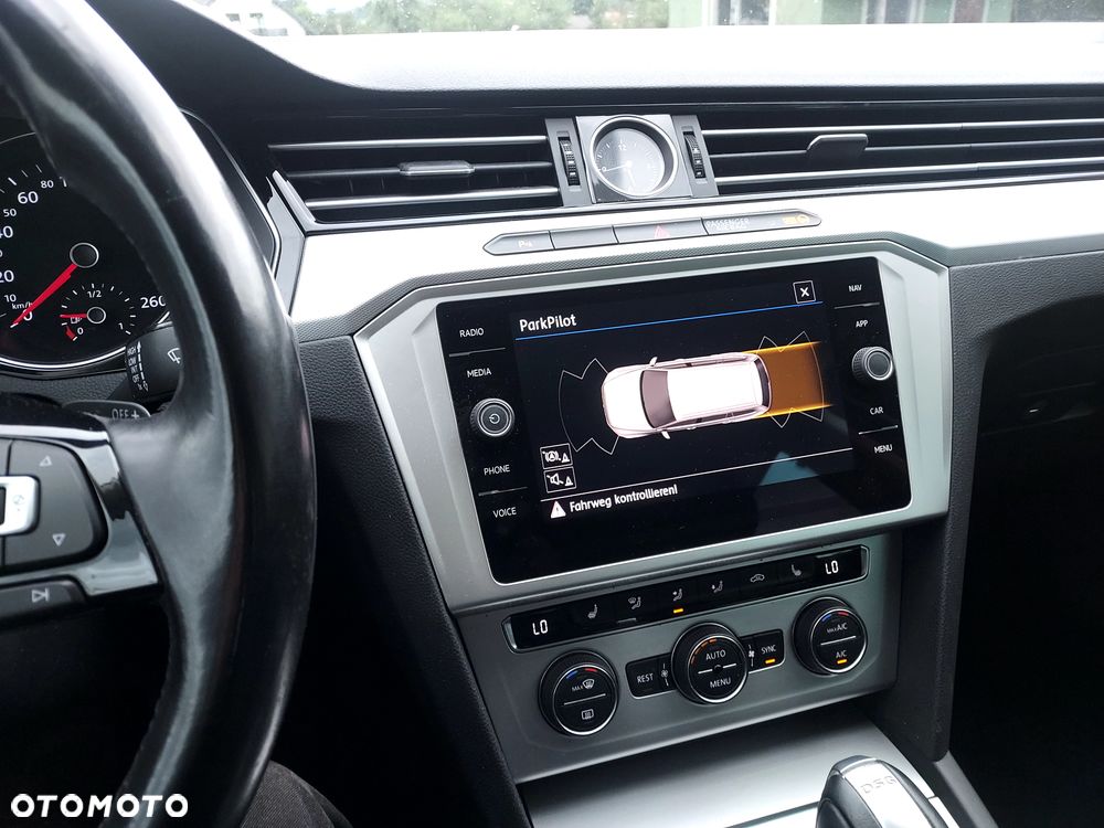 Volkswagen Passat - 12