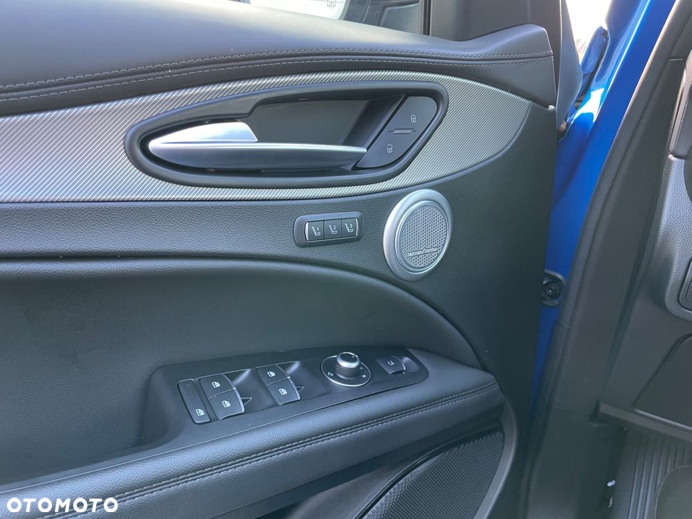 Alfa Romeo Stelvio 2.0 Turbo 16V AT8-Q4 Veloce - 19