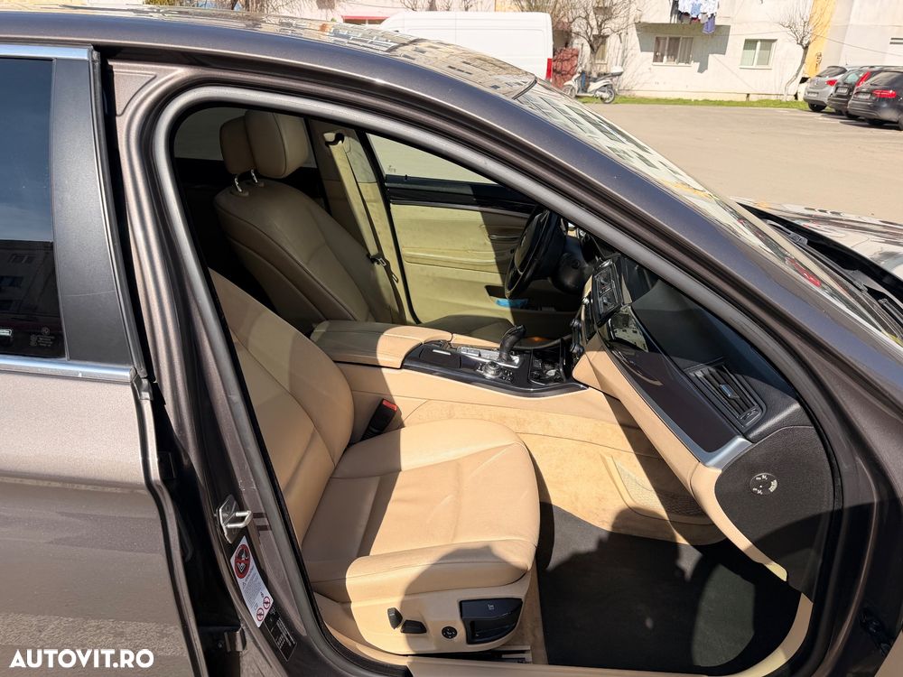 BMW Seria 5 525d Aut. Modern Line - 4
