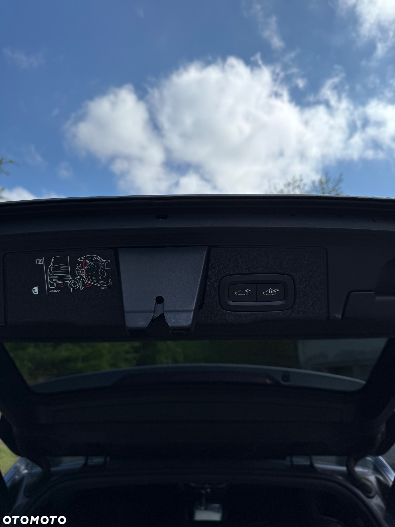 Volvo XC 60 D4 AWD R-Design - 24