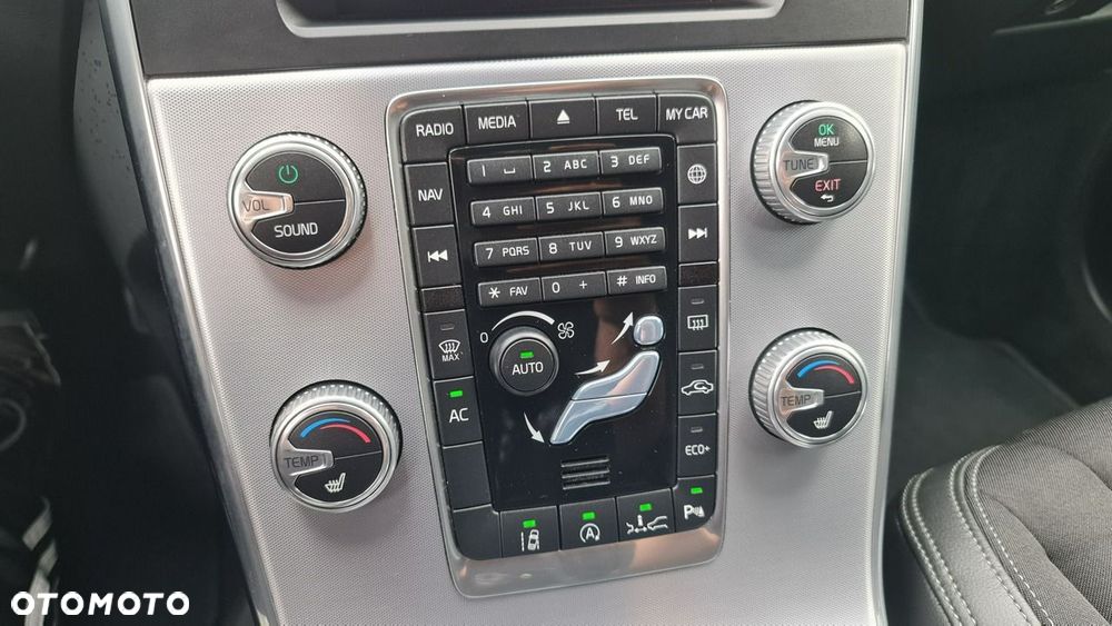 Volvo V60 Cross Country D3 Geartronic Momentum - 24