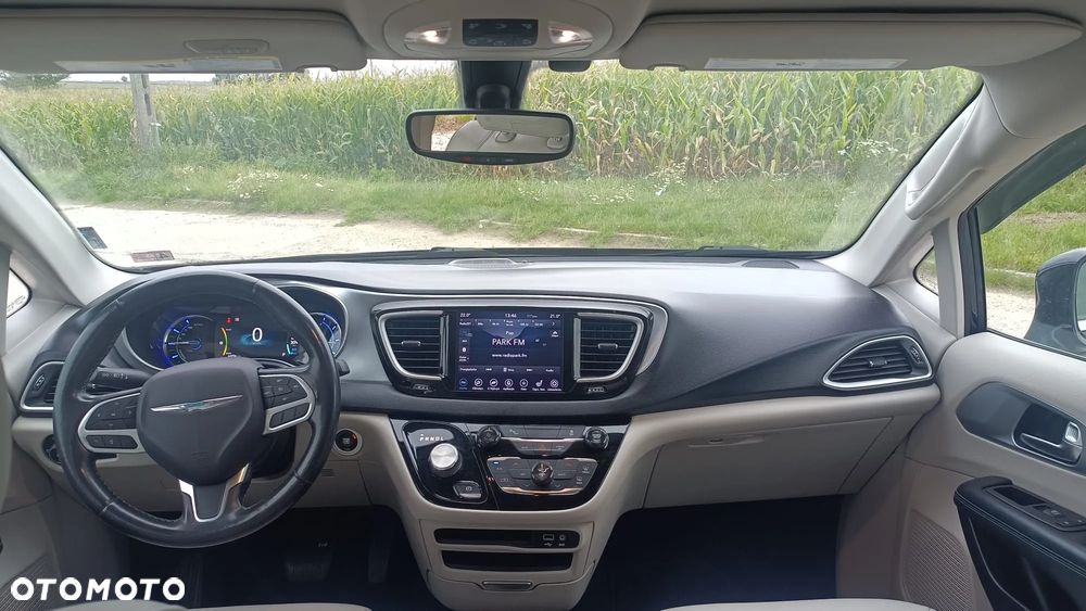 Chrysler Pacifica - 12