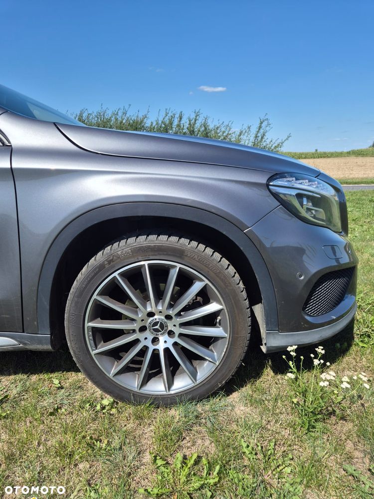 Mercedes-Benz GLA 200 7G-DCT - 15