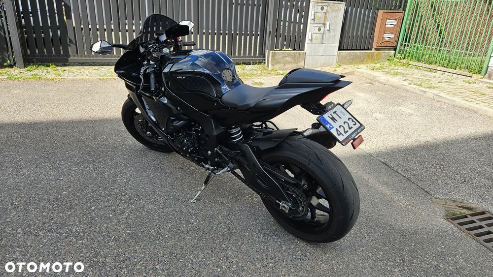 Yamaha R1 - 3