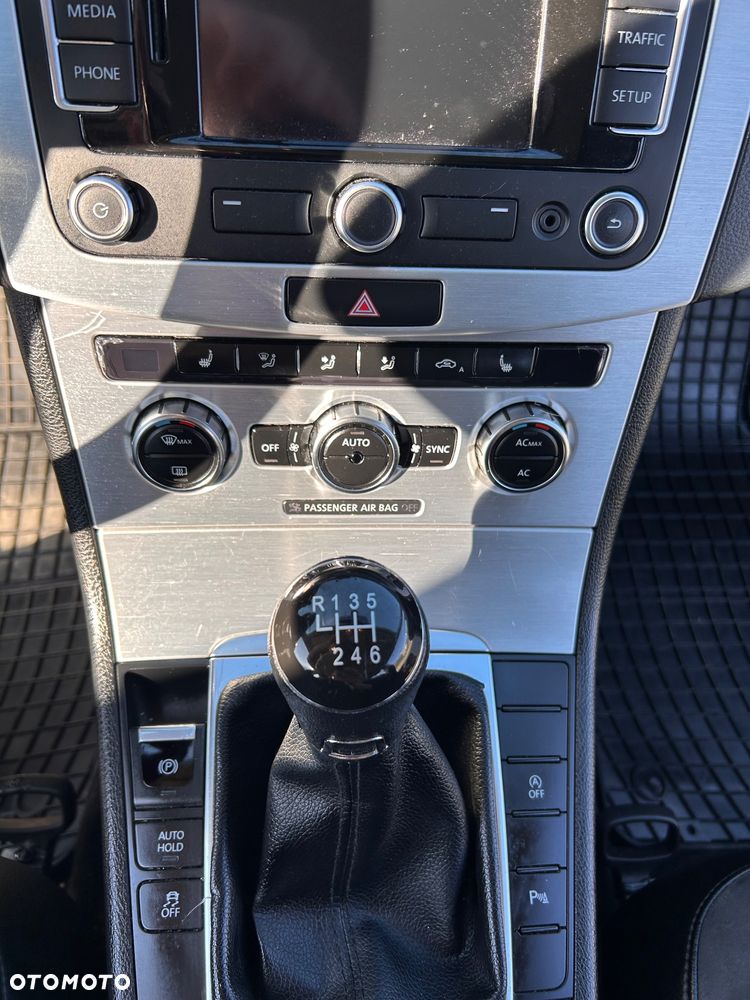 Volkswagen Passat 2.0 Blue TDI SCR Highline - 27