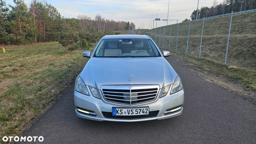 Mercedes-Benz Klasa E 300 CDI DPF BlueEFFICIENCY 7G-TRONIC Elegance - 2