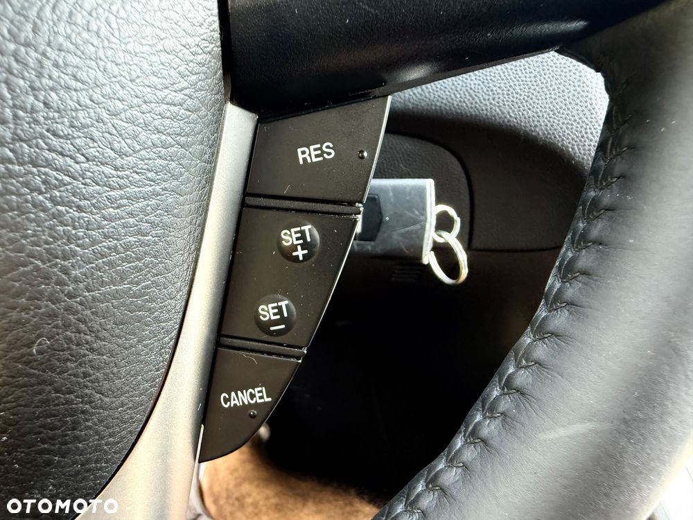 Mazda 3 1.6 Exclusive + - 24