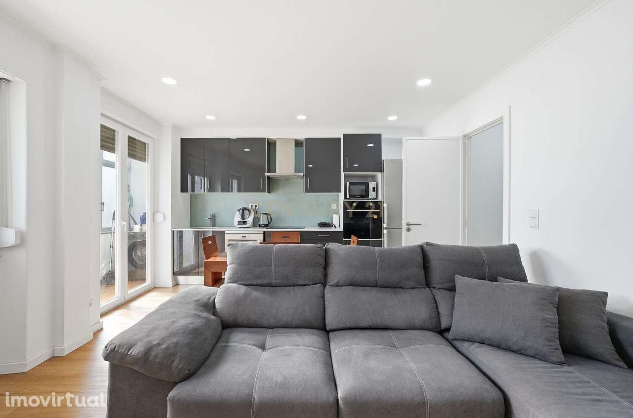 T3 Totalmente Renovado com Varandas a poucos metros do Metro em Corroi - Grande imagem: 5/35