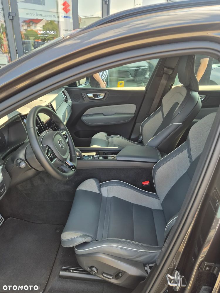 Volvo XC 60 B4 B R-Design - 11
