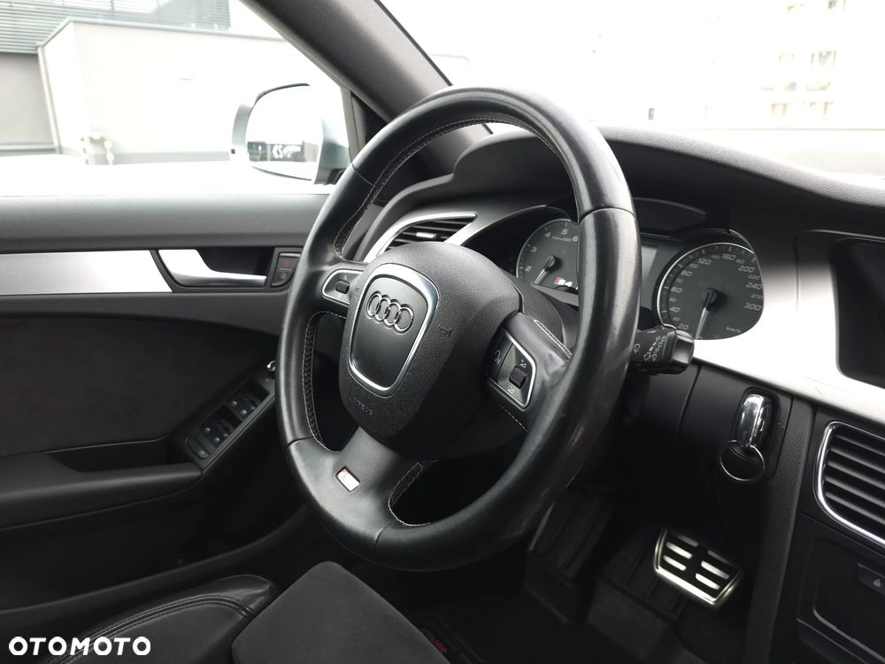 Audi S4 Avant S tronic - 23