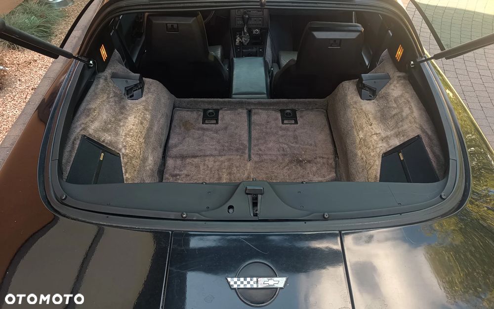 Chevrolet Corvette - 13