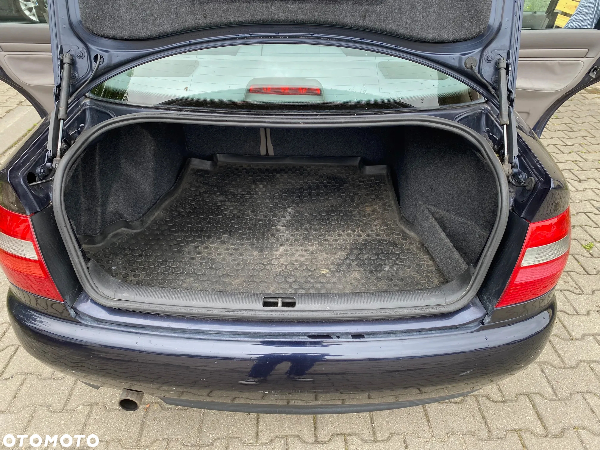 Audi A4 1.6 - 20
