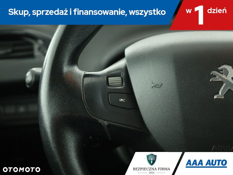 Peugeot 208 - 17