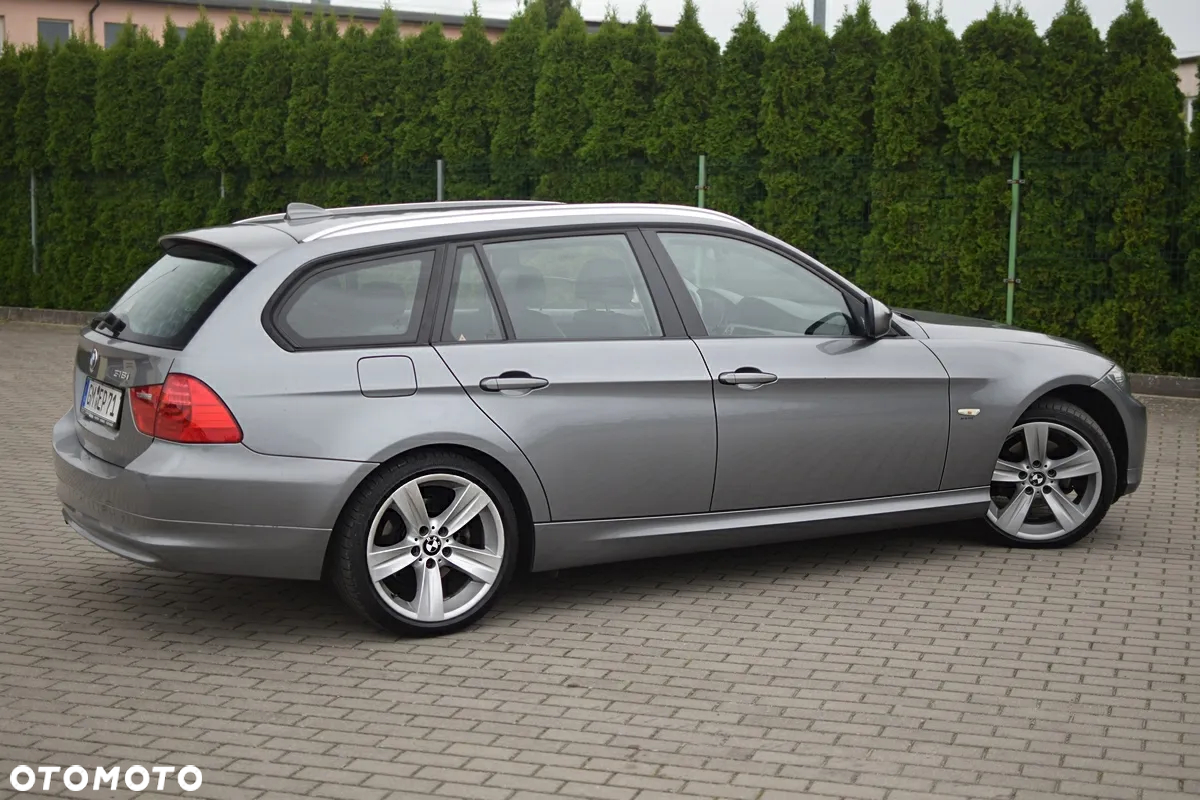 BMW Seria 3 318i Touring - 9