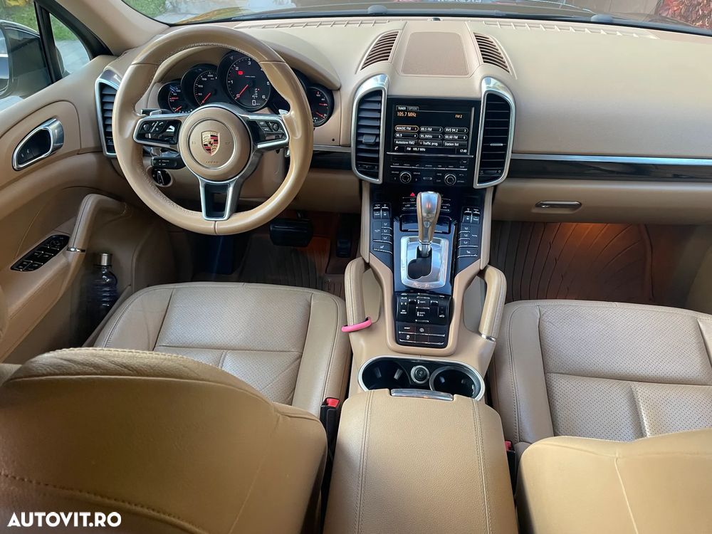 Porsche Cayenne 3.0 L - 7