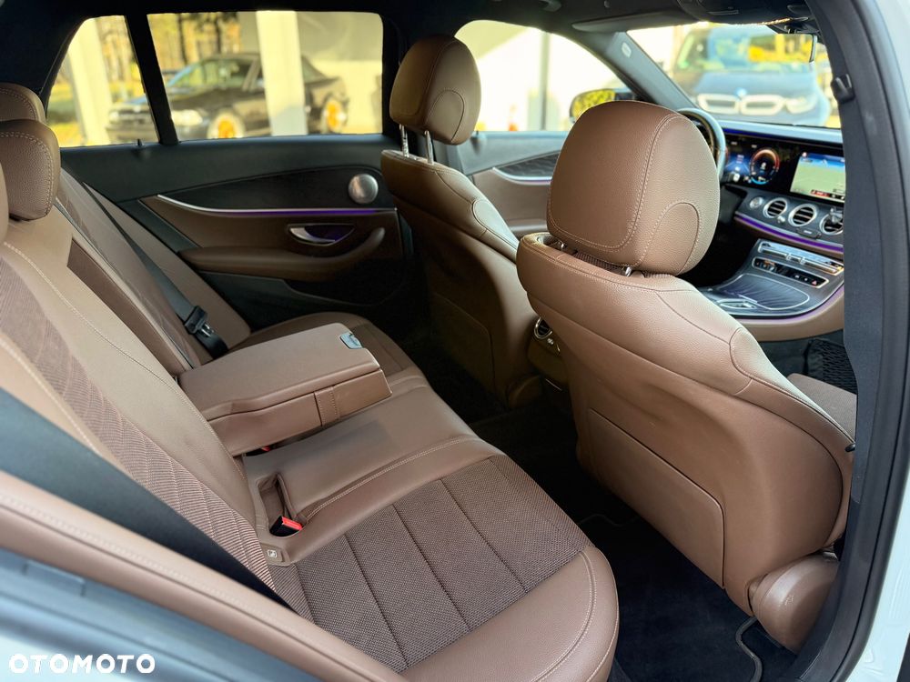 Mercedes-Benz Klasa E 300 de 9G-TRONIC - 32