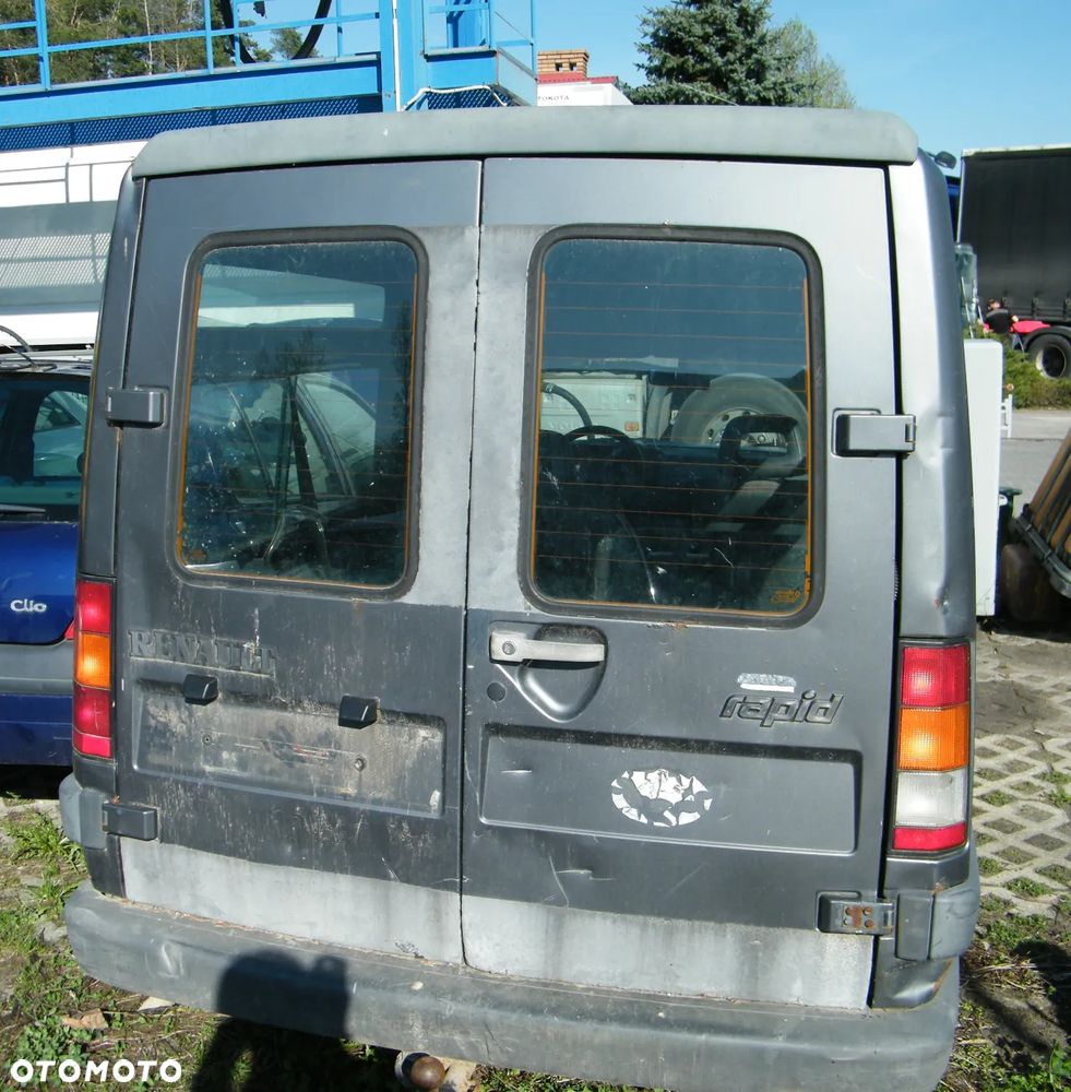 Renault Rapid (91-00r.) 1.4B 58KM.Silnik Skrzynia. Cały na części GWARANCJA !!!  Przód Tył Zestaw Komplet Drzwi Klapa Zderzak Błotnik Maska Grill Atrapa Szyba Pas Lampa Lusterko Boczki Fotel Kanapa Kokpit Deska Rozdzielcza Przełącznik Włącznik Sterownik Przewody Wiązka Instalacja Moduł Komputer Czujnik Listwa Pompa Alternator Wtryski Głowica Rozrusznik Kompresor Sprzęgło Dwumas Silnik Skrzynia ABS Klimatyzacji Paliwa Wspomagania Kolektor Turbina Przepustnica Zawór Chłodnica Koło Hak Belka Sanki Zawieszenie Mcpherson Półoś Amortyzator Wydech Tłumik Zacisk Most - 4