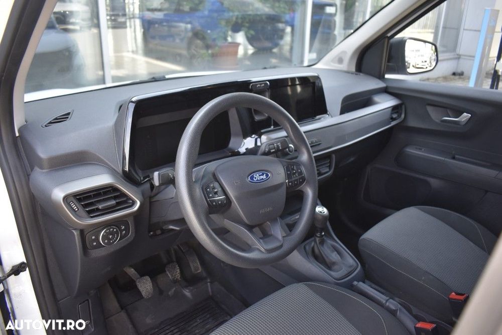 Ford Transit Courier - 29