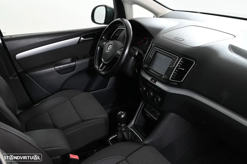 VW Sharan 2.0 TDI Confortline - 29