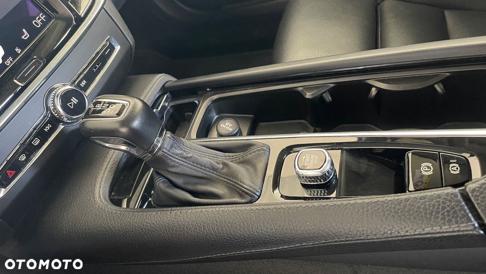 Volvo V90 D4 Momentum - 22