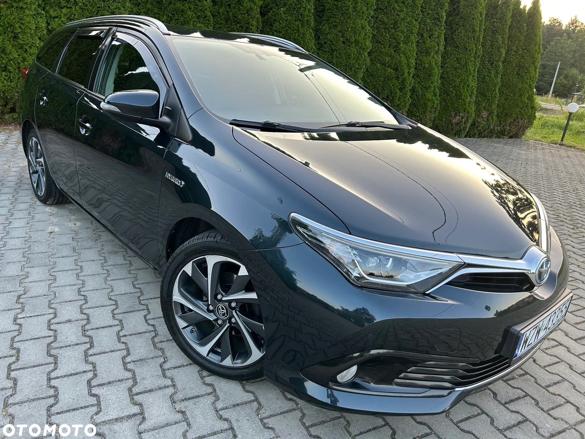 Toyota Auris Hybrid 135 Premium - 4