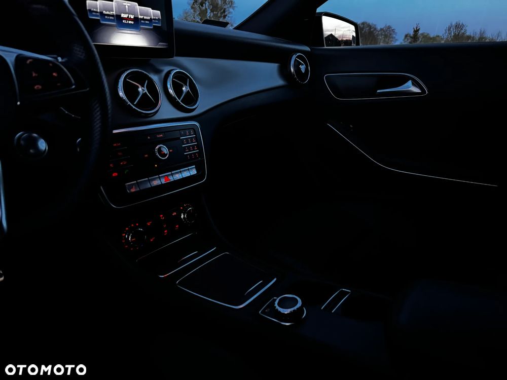 Mercedes-Benz CLA 200 7G-DCT AMG Line - 14