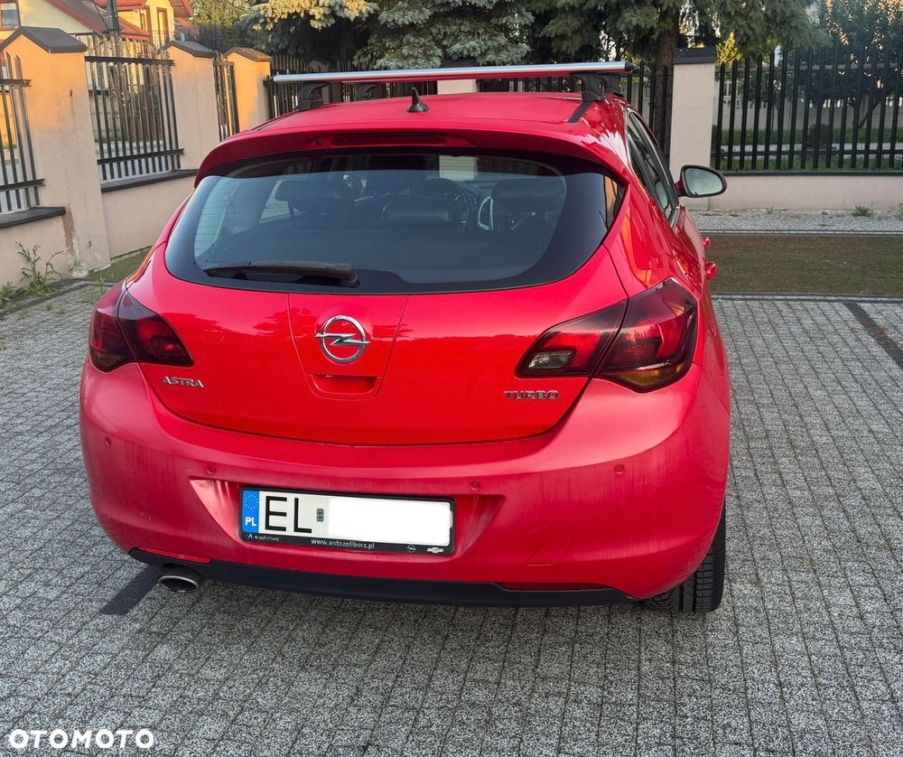 Opel Astra 1.6 T Cosmo - 4