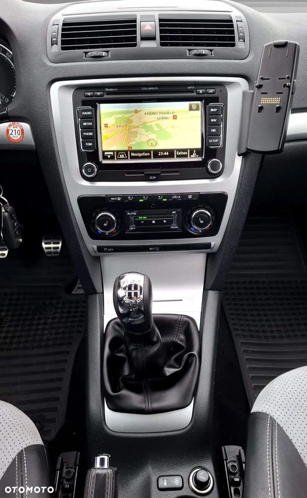 Skoda Octavia 2.0 TDI CR DPF RS - 29