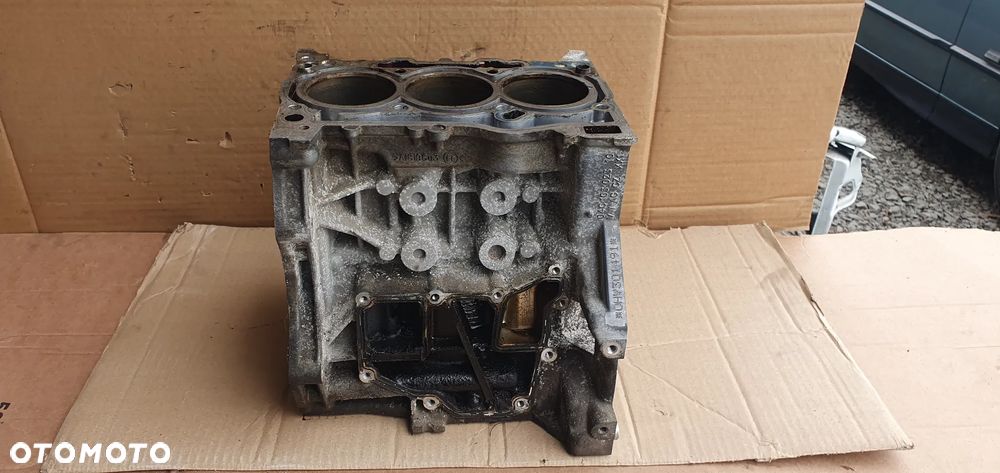 Silnik blok silnika słupek dół VW UP 1.0 MPI CHY 04C103011D - 2