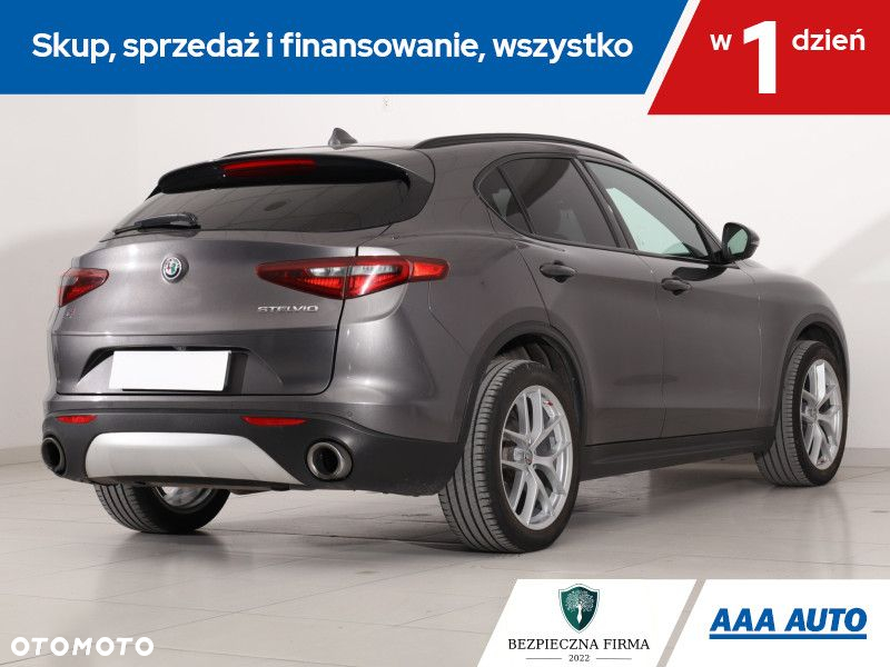 Alfa Romeo Stelvio - 6