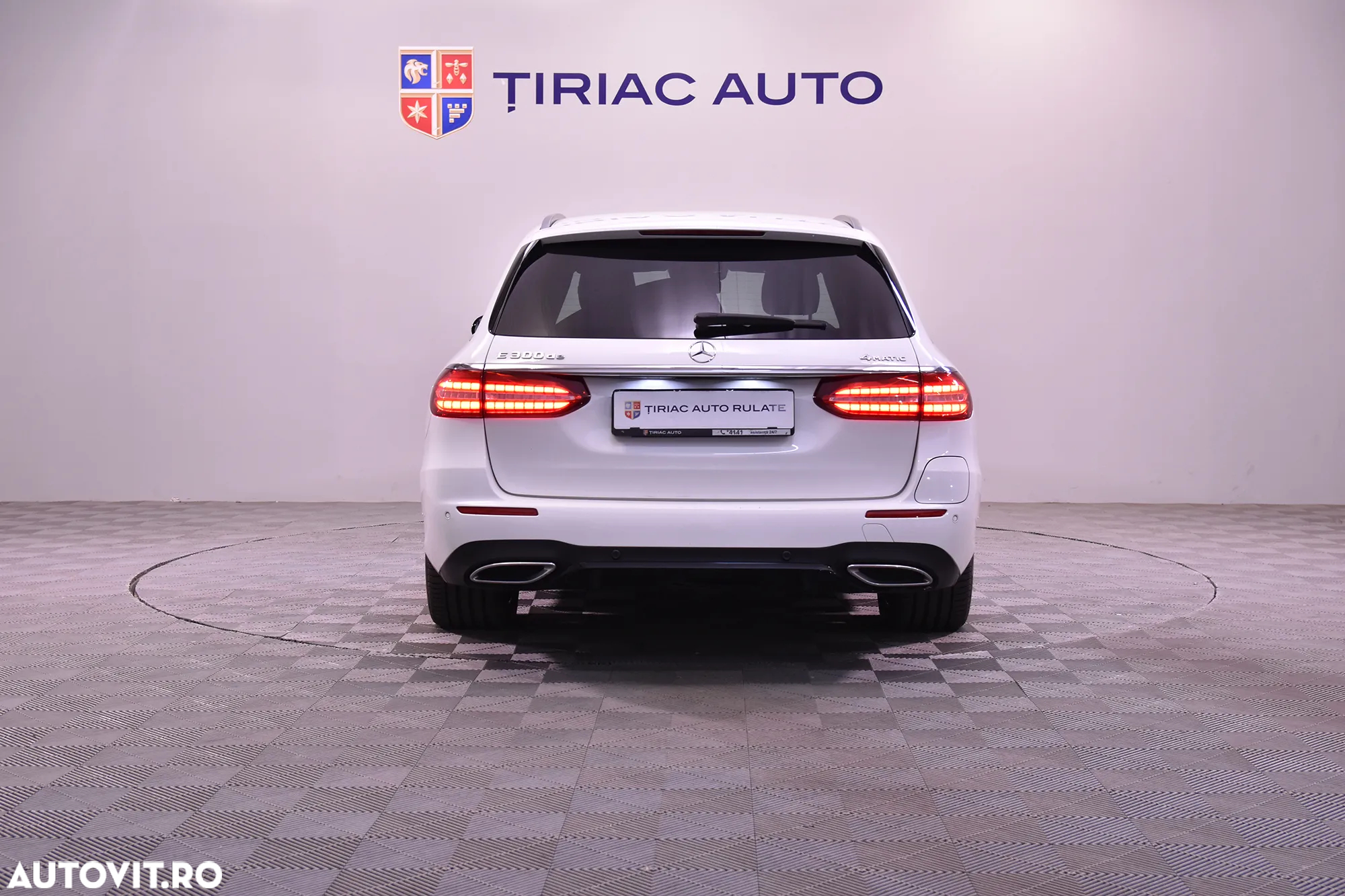 Mercedes-Benz E 300 de 4Matic T 9G-TRONIC AMG Line - 4