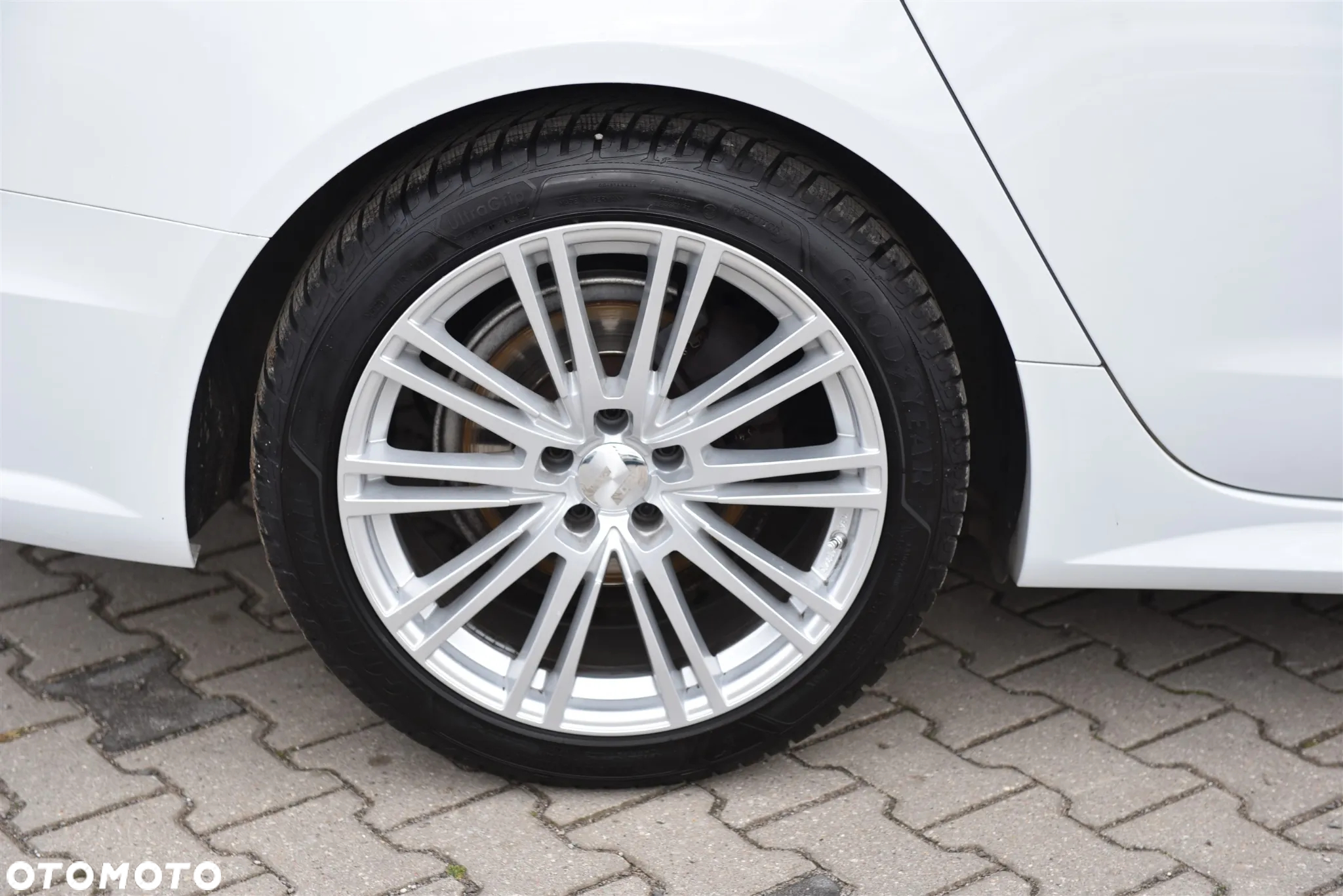 Audi A6 Avant 2.0 TDI Ultra S tronic - 13