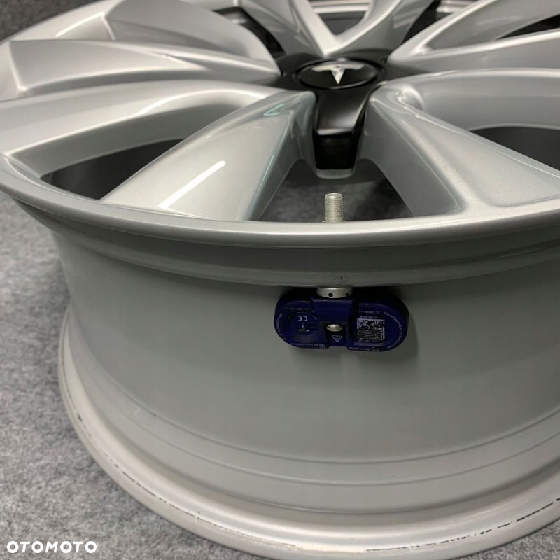 FELGA TESLA MODEL 3 PERFORMANCE 19” 19 1044224-00-B CZUJNIK RDC BLUETOOTH - 2
