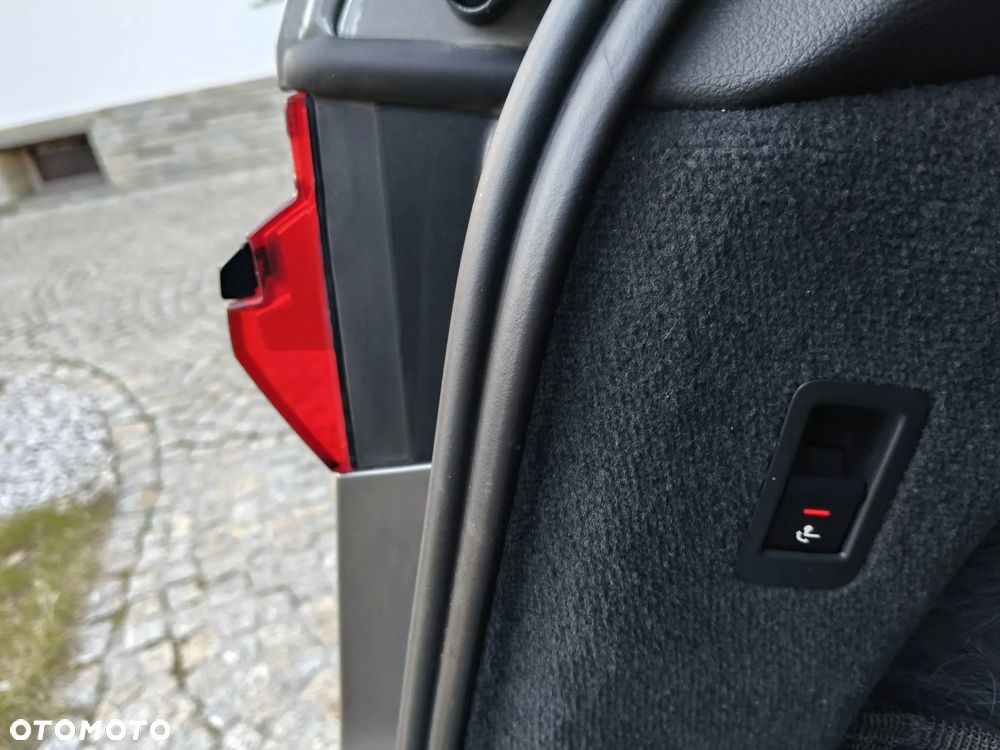 Audi A6 Avant 40 TDI quattro S tronic S line - 23