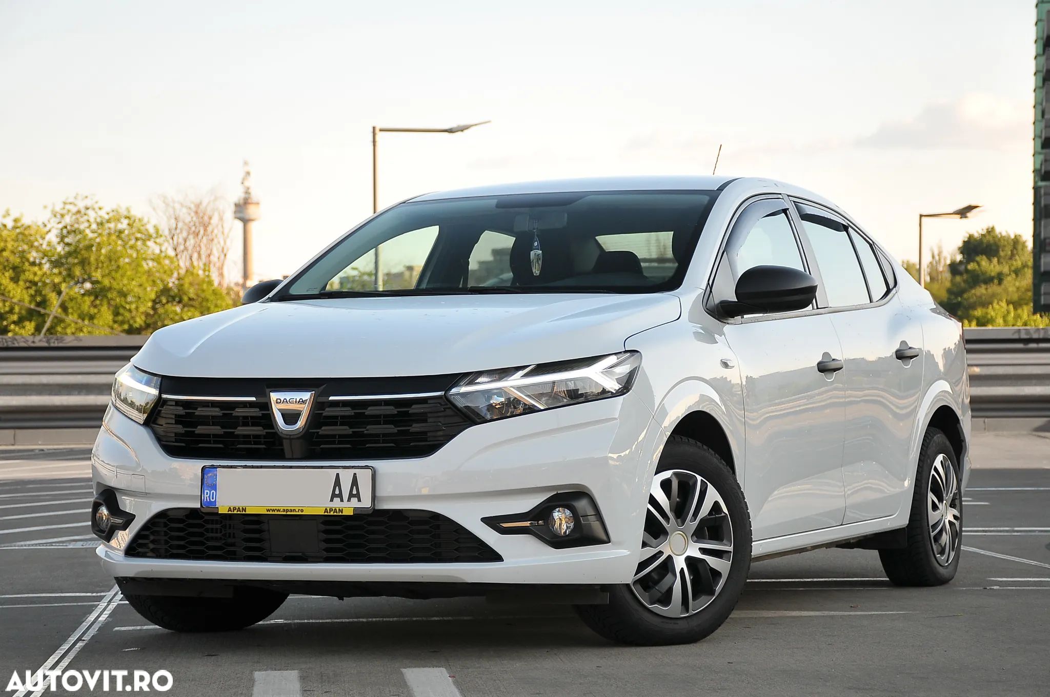 Dacia Logan TCe 90 Essential - 1