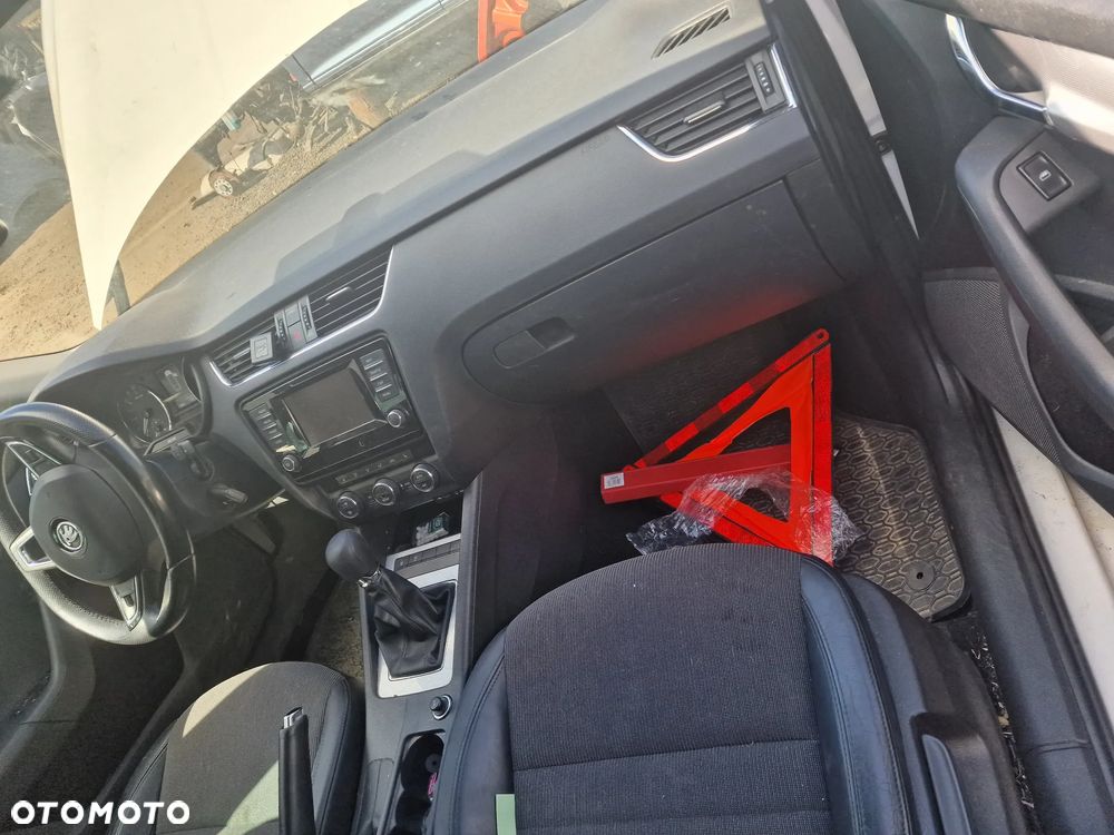 Konsola  kokpit  skoda  octavia  III  oryginał - 1