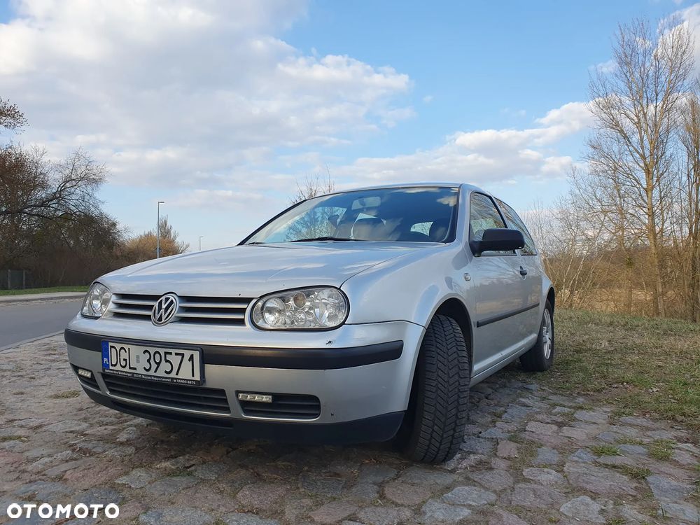 Volkswagen Golf - 1