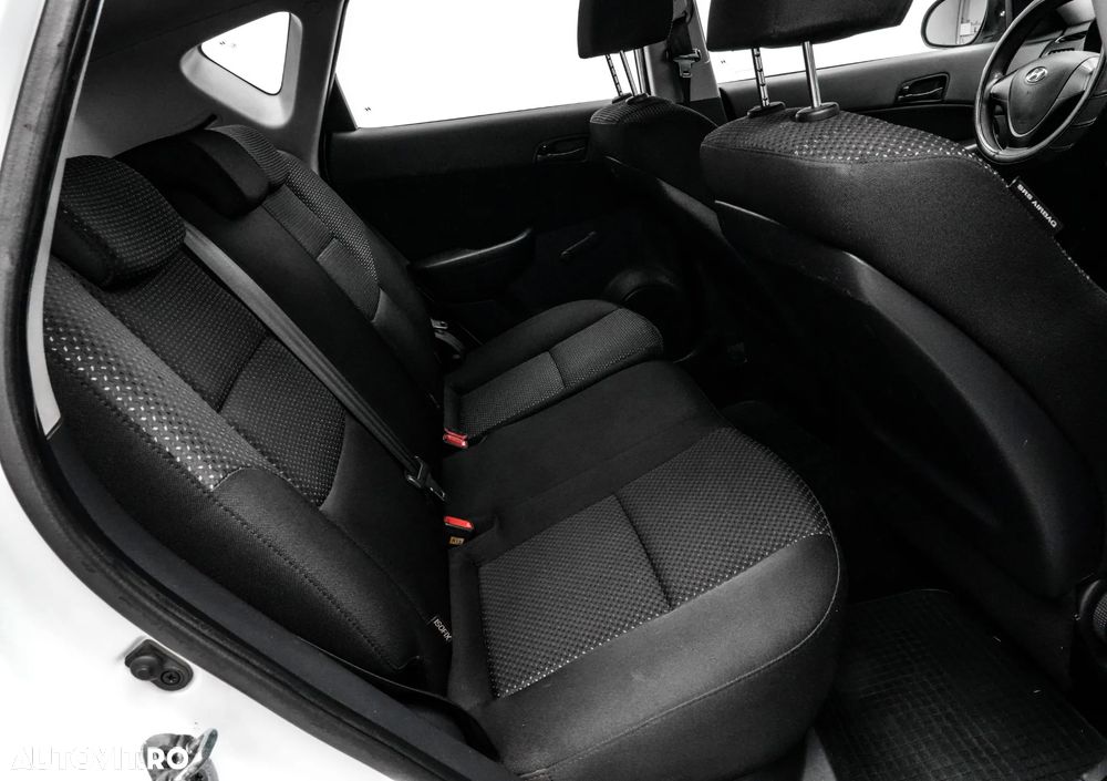 Hyundai i30 1.6 CRDI GL Classic - 16